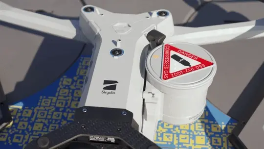Drone da Skydio, de Adam Bry, ganha paraquedas e é liberado para voar sobre pessoas nos EUA