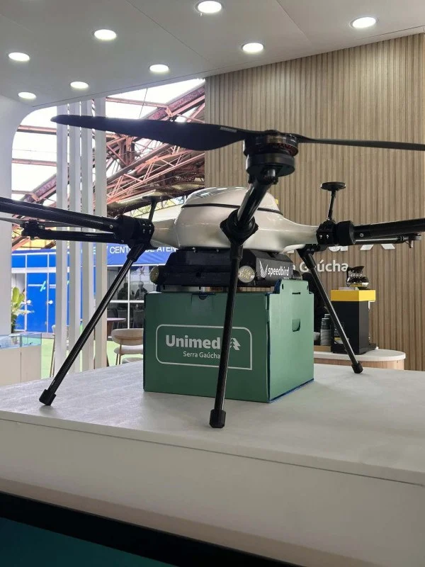 Speedbird leva entregas por drone do iFood e agora vai transportar exames na Serra Gaúcha